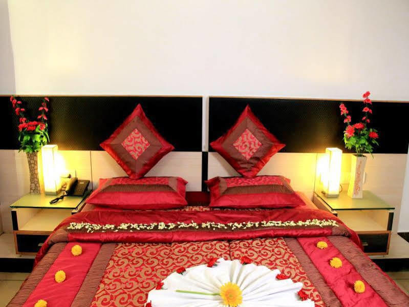Hotel Sun Park ปอนดิเชอรี ภายนอก รูปภาพ